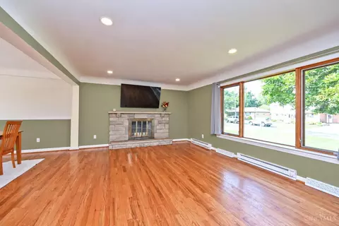 Living - 1258 Immaculate Ln, Cincinnati, OH 45255 photo 2 of 6