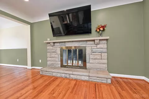 Living - 1258 Immaculate Ln, Cincinnati, OH 45255 photo 3 of 6
