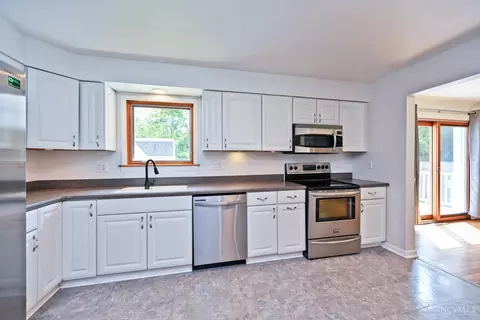 Kitchen - 1258 Immaculate Ln, Cincinnati, OH 45255 photo 3 of 4