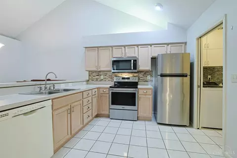 Kitchen - 3393 Ravine Pl, Maineville, OH 45039 photo 2 of 3