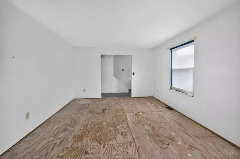 Living - 12145 Kenn Rd, Cincinnati, OH 45240 photo 2 of 6