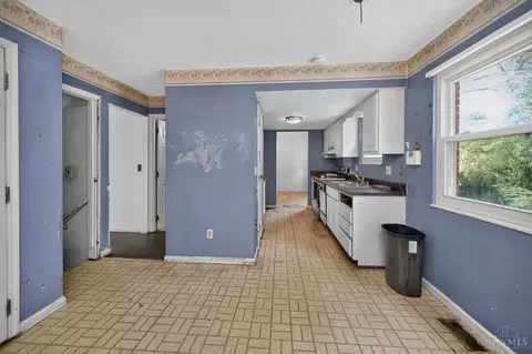Entry Way - 12145 Kenn Rd, Cincinnati, OH 45240 photo 3 of 3