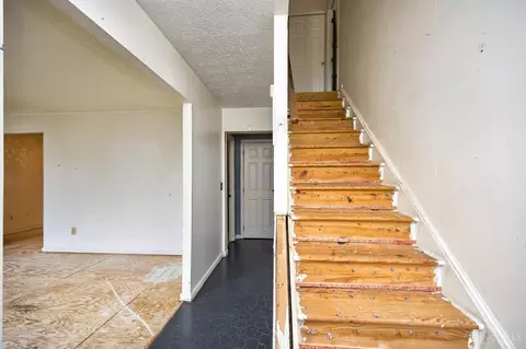 Entry Way - 12145 Kenn Rd, Cincinnati, OH 45240 photo 1 of 3
