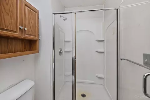 Bath - 12145 Kenn Rd, Cincinnati, OH 45240 photo 3 of 6
