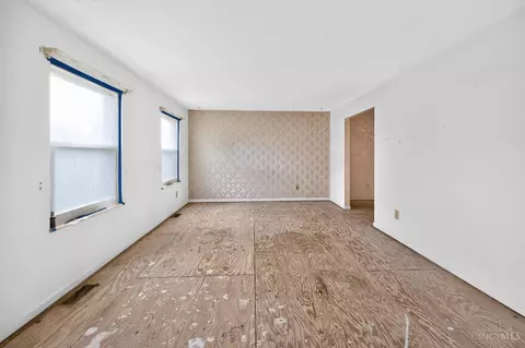 Living - 12145 Kenn Rd, Cincinnati, OH 45240 photo 1 of 6