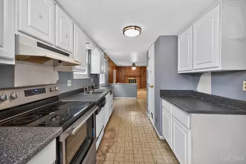 Kitchen - 12145 Kenn Rd, Cincinnati, OH 45240 photo 1 of 2