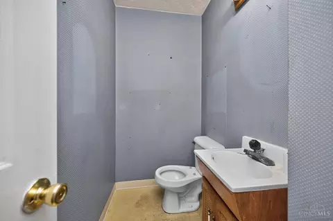 Bath - 12145 Kenn Rd, Cincinnati, OH 45240 photo 1 of 6
