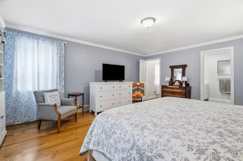 Bedroom - 3837 Oak St, Mariemont, OH 45227 photo 2 of 7