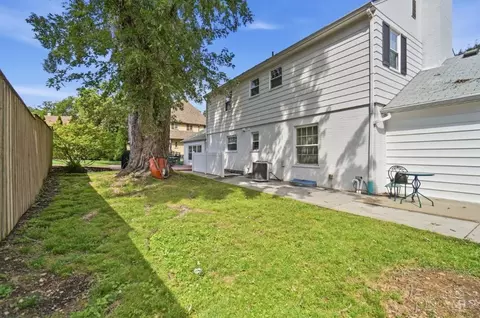 Exterior - 3837 Oak St, Mariemont, OH 45227 photo 7 of 17