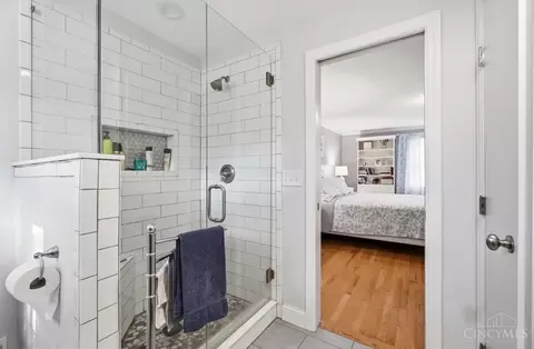 Bath - 3837 Oak St, Mariemont, OH 45227 photo 6 of 8