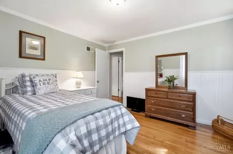 Bedroom - 3837 Oak St, Mariemont, OH 45227 photo 7 of 7