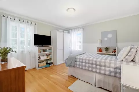 Bedroom - 3837 Oak St, Mariemont, OH 45227 photo 6 of 7