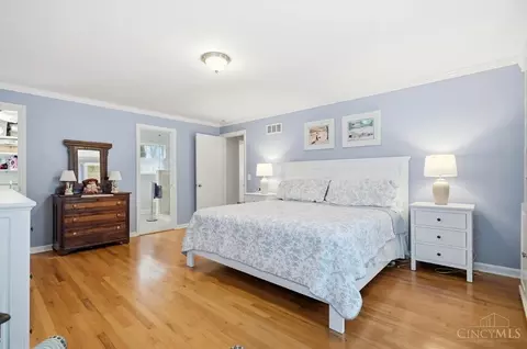Bedroom - 3837 Oak St, Mariemont, OH 45227 photo 3 of 7