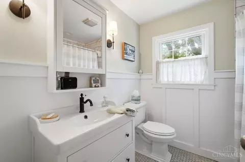 Bath - 3837 Oak St, Mariemont, OH 45227 photo 7 of 8