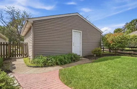 Exterior - 3837 Oak St, Mariemont, OH 45227 photo 15 of 17