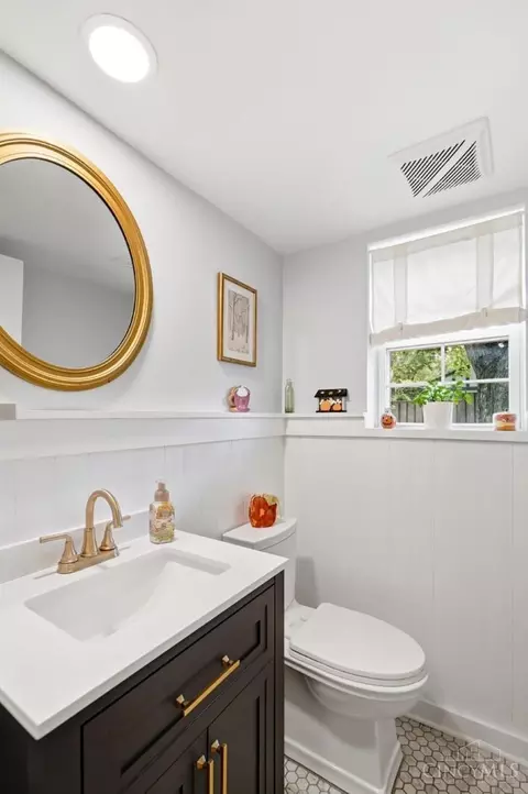 Bath - 3837 Oak St, Mariemont, OH 45227 photo 2 of 8