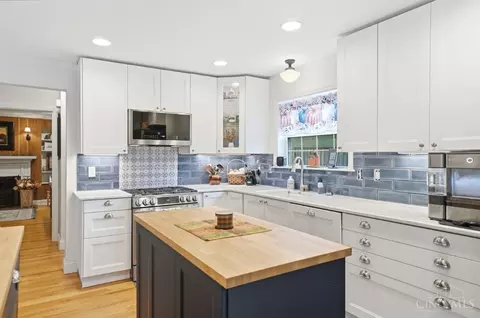 Kitchen - 3837 Oak St, Mariemont, OH 45227 photo 5 of 6