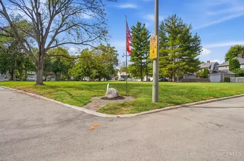 Exterior - 3837 Oak St, Mariemont, OH 45227 photo 14 of 17