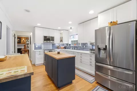 Kitchen - 3837 Oak St, Mariemont, OH 45227 photo 4 of 6