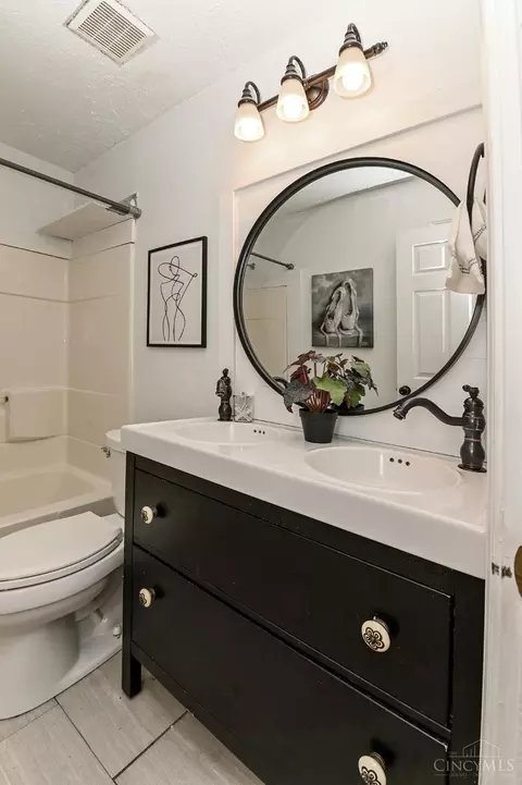 Bath - 3811 Simpson Ave, Fairfax, OH 45227 photo 2 of 2