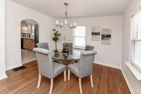 Dining - 3811 Simpson Ave, Fairfax, OH 45227 photo 3 of 3