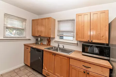 Kitchen - 3811 Simpson Ave, Fairfax, OH 45227 photo 3 of 3