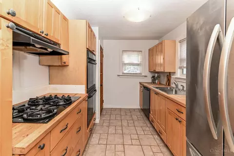 Kitchen - 3811 Simpson Ave, Fairfax, OH 45227 photo 1 of 3