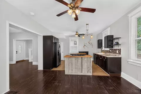 Entry Way - 723 Hand Ave, Cincinnati, OH 45232 photo 3 of 4
