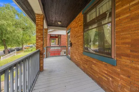 Exterior - 723 Hand Ave, Cincinnati, OH 45232 photo 4 of 9