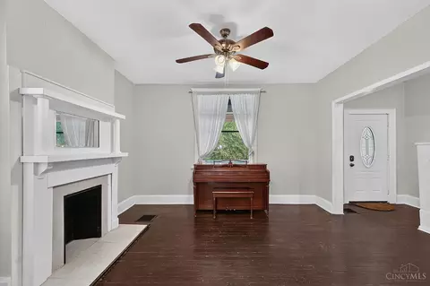 Living - 723 Hand Ave, Cincinnati, OH 45232 photo 2 of 2