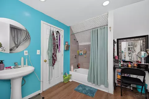 Bath - 3311 Harrison Ave, Cheviot, OH 45211 photo 6 of 8