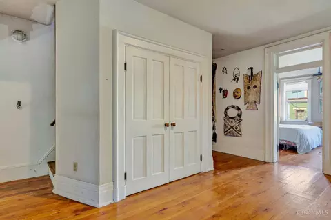 Entry Way - 1316 Spring St, Cincinnati, OH 45202 photo 2 of 3