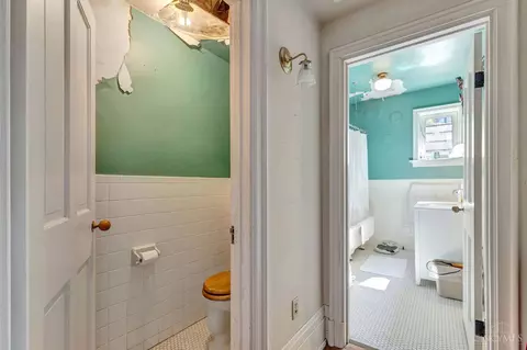 Entry Way - 1316 Spring St, Cincinnati, OH 45202 photo 3 of 3