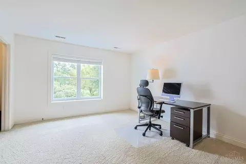 Bedroom - 7675 Foxgate Ln, Cincinnati, OH 45243 photo 6 of 7