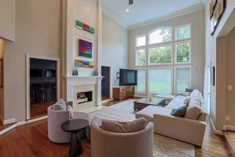 Living - 7675 Foxgate Ln, Cincinnati, OH 45243 photo 2 of 4