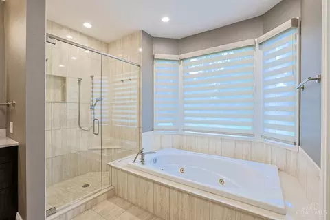 Bath - 7675 Foxgate Ln, Cincinnati, OH 45243 photo 2 of 7
