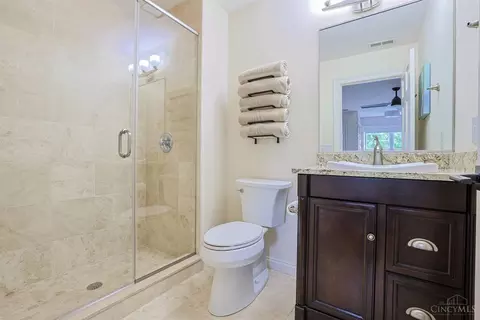 Bath - 7675 Foxgate Ln, Cincinnati, OH 45243 photo 6 of 7