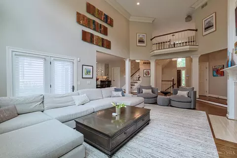 Living - 7675 Foxgate Ln, Cincinnati, OH 45243 photo 3 of 4