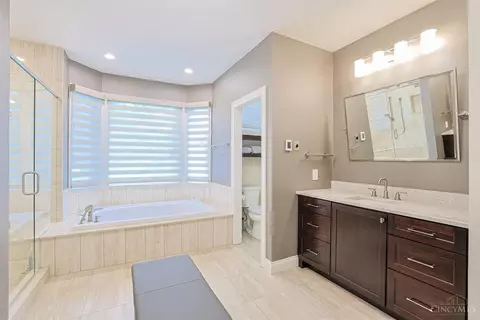 Bath - 7675 Foxgate Ln, Cincinnati, OH 45243 photo 1 of 7