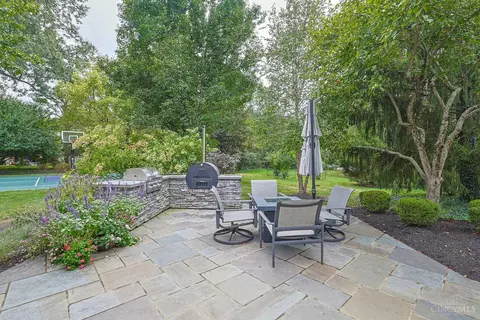 Exterior - 7675 Foxgate Ln, Cincinnati, OH 45243 photo 8 of 9