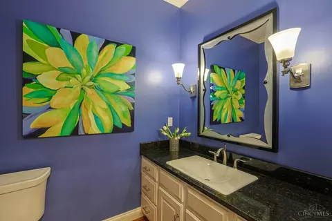 Bath - 7675 Foxgate Ln, Cincinnati, OH 45243 photo 4 of 7