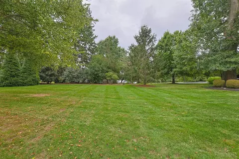 Exterior - 7675 Foxgate Ln, Cincinnati, OH 45243 photo 6 of 9