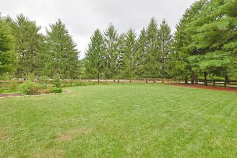 Exterior - 8389 Shadowpoint Ct, Montgomery, OH 45242 photo 12 of 14