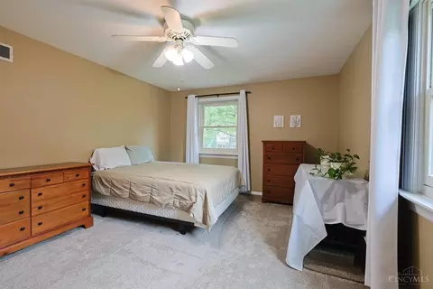 Bedroom - 8389 Shadowpoint Ct, Montgomery, OH 45242 photo 3 of 4
