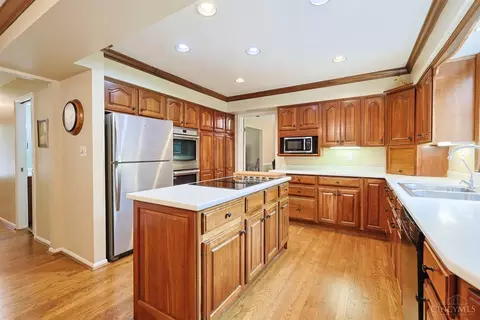 Kitchen - 8389 Shadowpoint Ct, Montgomery, OH 45242 photo 2 of 3
