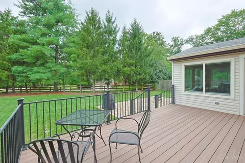 Exterior - 8389 Shadowpoint Ct, Montgomery, OH 45242 photo 4 of 14