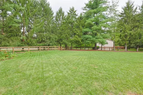 Exterior - 8389 Shadowpoint Ct, Montgomery, OH 45242 photo 11 of 14