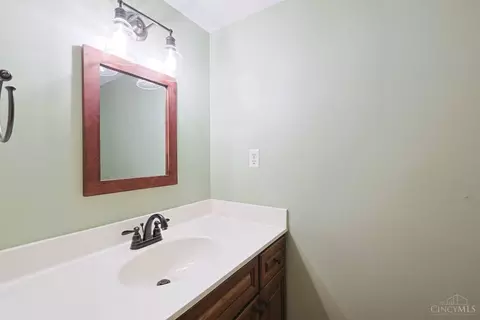 Bath - 8389 Shadowpoint Ct, Montgomery, OH 45242 photo 3 of 4