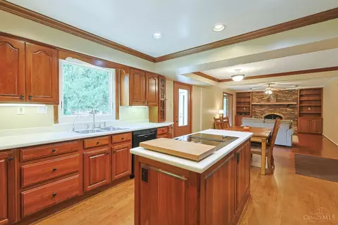 Kitchen - 8389 Shadowpoint Ct, Montgomery, OH 45242 photo 3 of 3