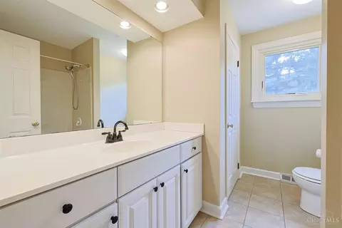 Bath - 8389 Shadowpoint Ct, Montgomery, OH 45242 photo 4 of 4